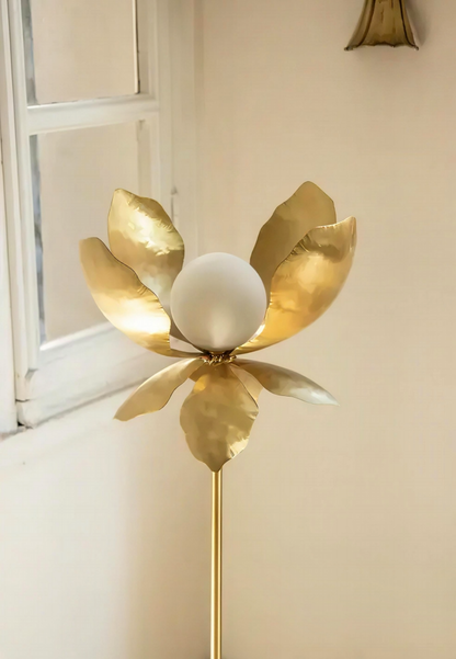 Magnolia Lamp