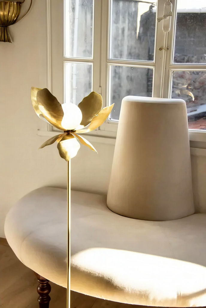 Magnolia Lamp
