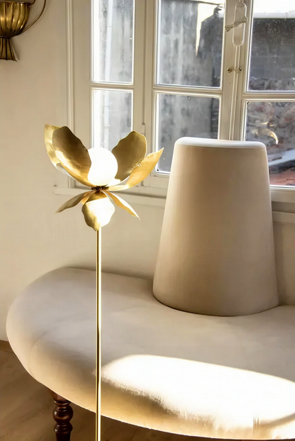 Magnolia Lamp